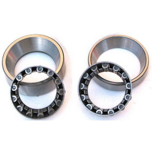 Bearing set for steering pinion