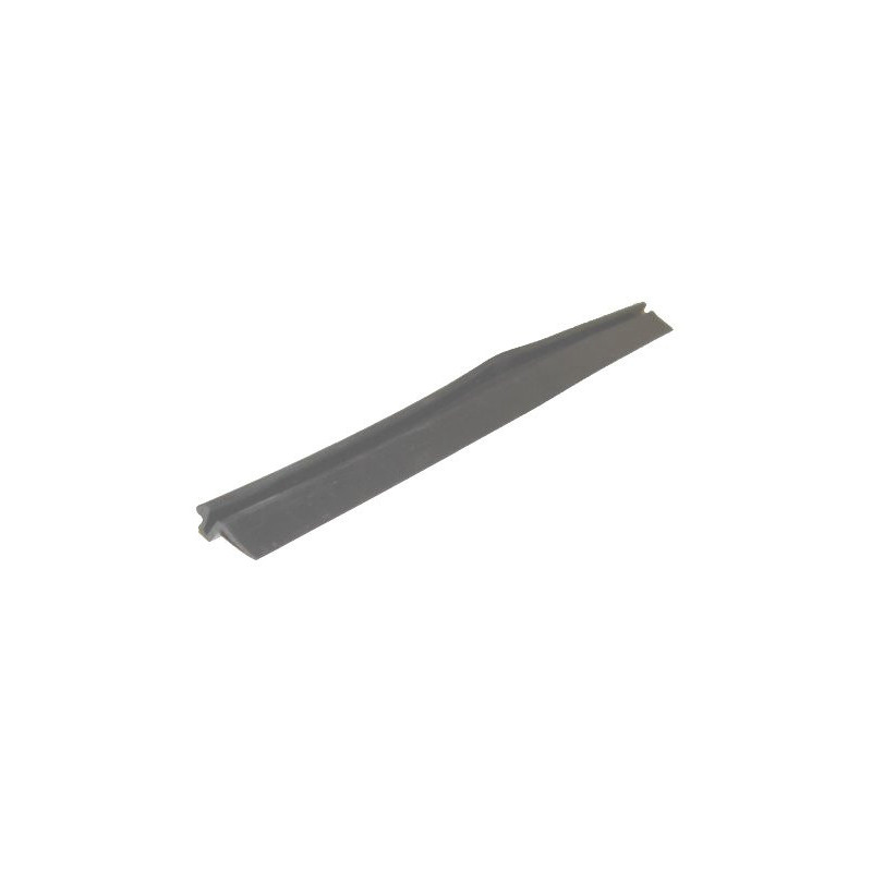 Rubber strip for wing valence