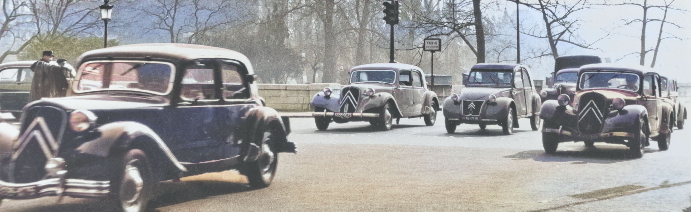 paris_traction_2cv_notre_dame